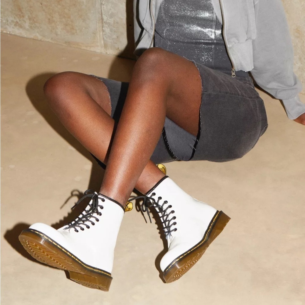 DR. MARTENS 1460 Smooth Leather Lace Up Boots White Size 7